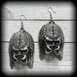 This is a pair of awesome Predator earrings! These are nice and big measuring approx 9.5cms from tip to tip, and weigh 33 grams each (these are HEAVY).

This pair have been made on stainless steel french hooks-for stretched lobes.

