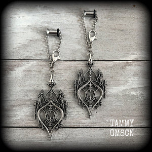 These gorgeous gothic earrings feature a beautiful antique silver ornate gothic cathedral architectural arch, measuring just on 8.5cms from tip to tip, and weighing approx 7 grams each.

 💥This listing includes one pair of surgical steel single flared O-ring earlets