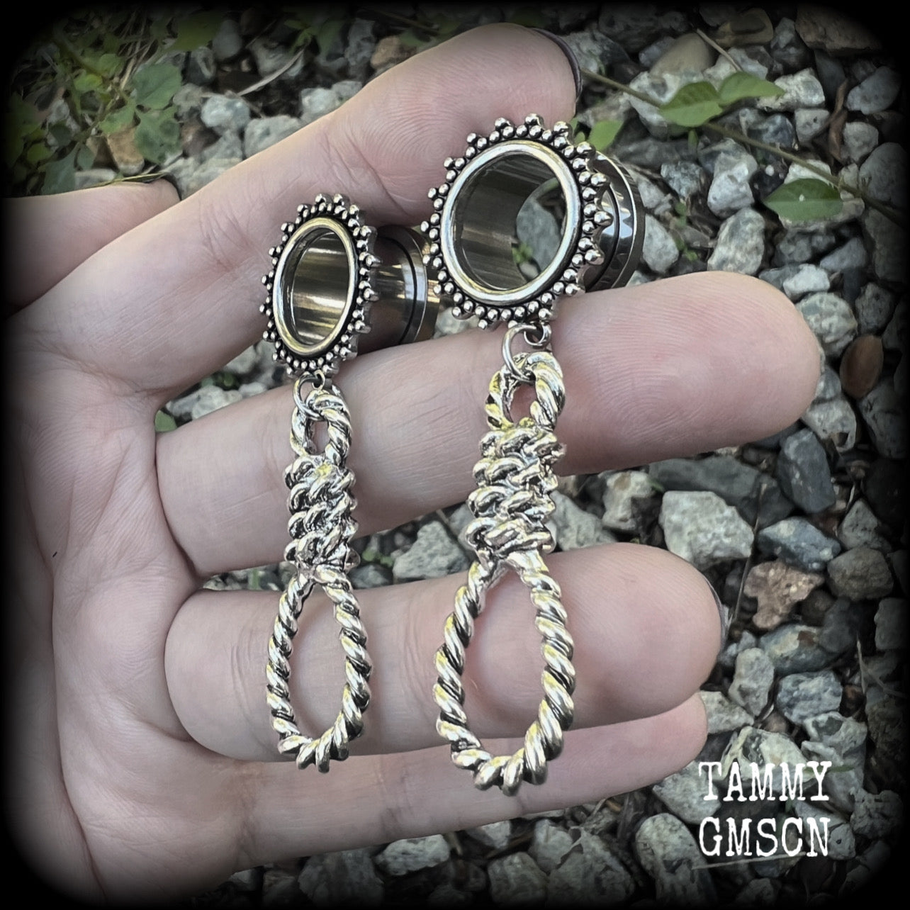 These gorgeous spooky tunnel dangles feature a classic antique silver hangmans noose, weighing only 11 grams each and measuring 6cms from tip to tip.

This pair has made on 9/16" (14mm) gauge ornate surgical steel screw fit tunnels.
