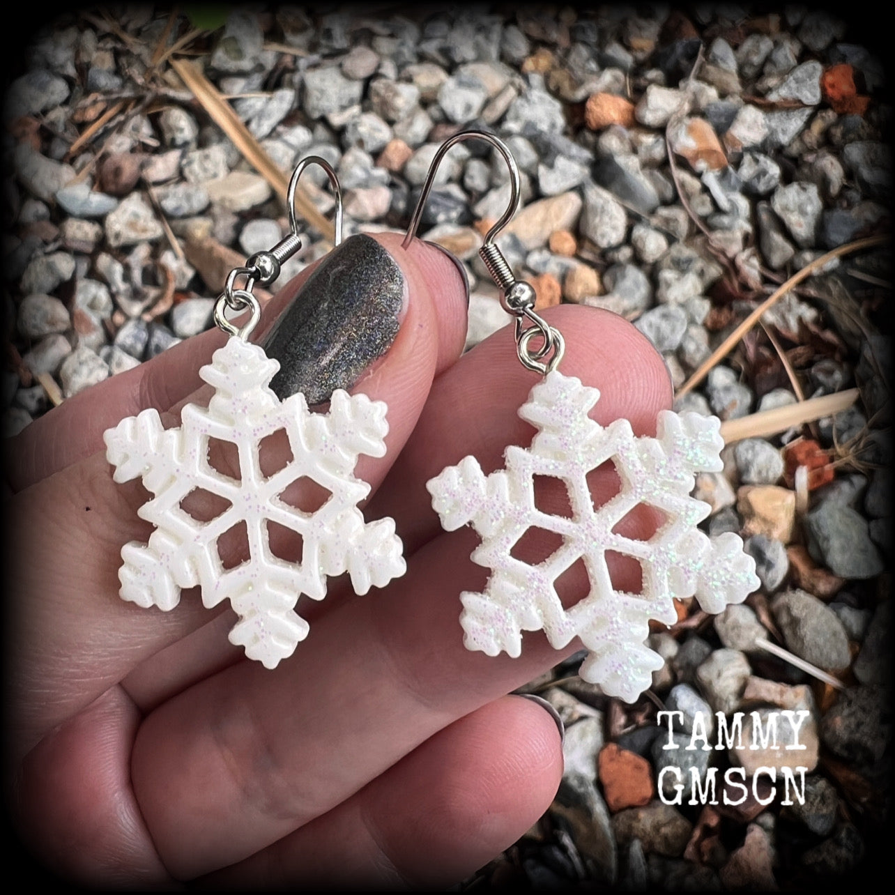 Snowflake earrings Snowflakes tunnel dangles Plugs Ear gauges Stretched ears Gauged ears Christmas earrings Christmas decorations Snowflakes Stretched lobes Body jewelry Ear gauges Pierced ears Stocking stuffers Secret santa Gifts for girls Kriss