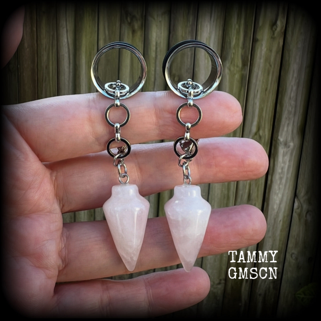 These gorgeous rose quartz earrings have been made with dusty pink gemstone pendulums, are nice and dangly measuring in at just on 7.5cms from tip to tip and not too heavy at 11 grams a piece.

🔥🔥🔥 This listing is for this unique chain/lobster clasp combination, suitable for 00 gauge and larger. If you choose a smaller size of tunnel than 00 gauge we will make these on a smaller, different chain.

