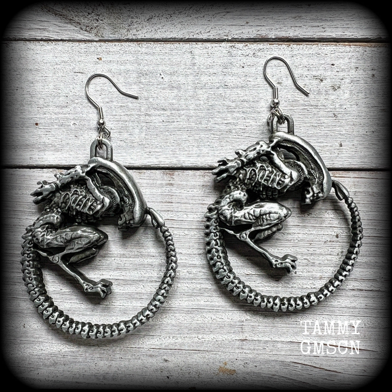 This pair of awesome earrings features large Alien Queen Xenomorphs, measuring 8.5cms from tip to tip (nice and big), and weigh 35 grams each (these are HEAVY).

This pair have been made with stainless steel french hooks-suitable for pierced ears.