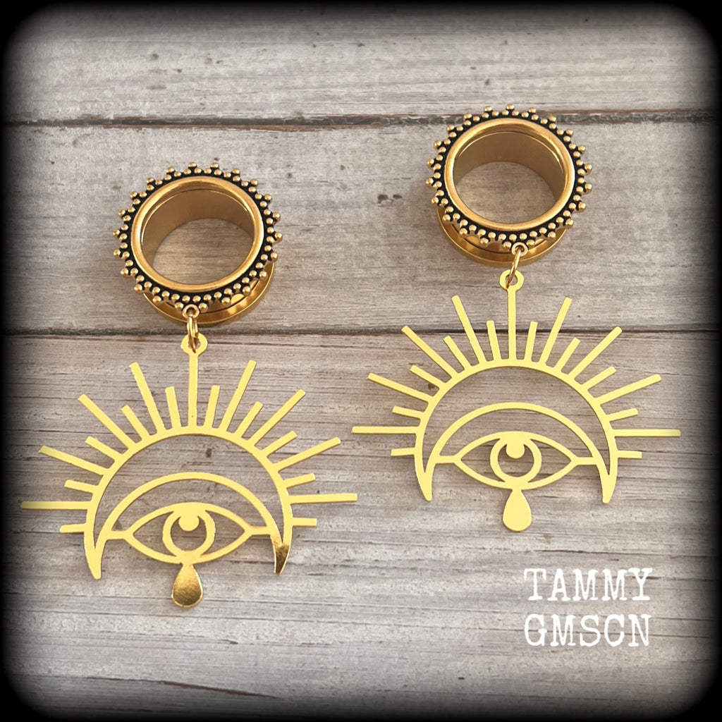 These tunnel earrings feature antique gold turkish eye charms, and are nice and lightweight, weighing only 10 grams each, measuring approx 7cms from tip to tip.
This pair has been made on 3/4" (19mm) gauge ornate stainless steel screw fit tunnels.
