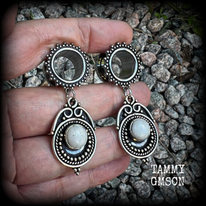 These earrings feature beautiful polished rainbow moonstone gemstones in a gypsy boho antique silver setting, are light weight weighing approx 11 grams each and measuring just on 5.5cms from tip to tip.  This pair has been made with 9/16” gauge (14mm) gauge ornate surgical steel screw fit tunnels, for stretched lobes.