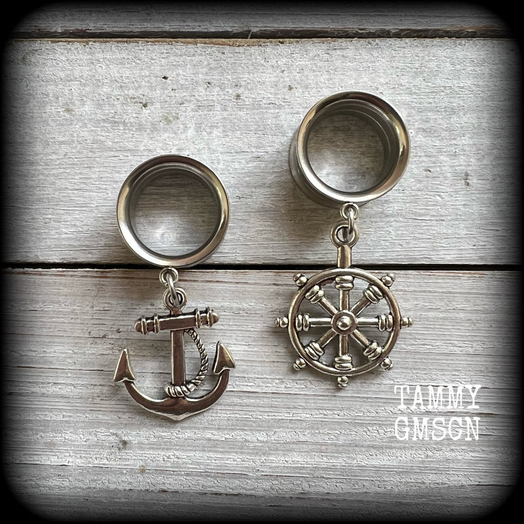 Featuring gorgeous antique silver anchor and ships wheel charms, these adorable earrings are lightweight, weighing only 6 grams each and measure just on 5cms from tip to tip.

This pair have been made with 5/8" gauge (16mm) surgical steel screw fit earlets-for stretched lobes.