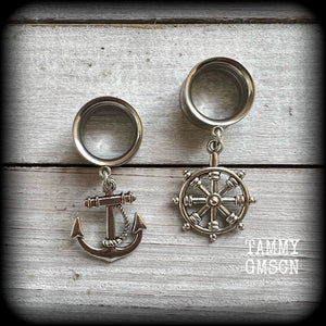 Featuring gorgeous antique silver anchor and ships wheel charms, these adorable earrings are lightweight, weighing only 6 grams each and measure just on 5cms from tip to tip.

This pair have been made with 5/8" gauge (16mm) surgical steel screw fit earlets-for stretched lobes.