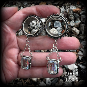 These gorgeous tunnel dangles feature beautiful dangly topaz gemstones set in antique silver, weighing approx 12 grams each and measuring just on 7cms from tip to tip.

This pair has been made with 3/4” gauge (19mm) surgical steel ornate tunnels-for stretched lobes.


