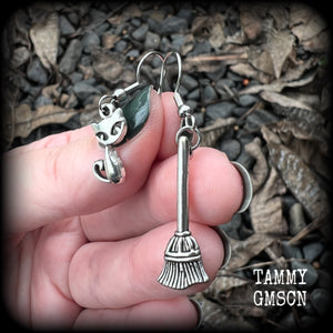 These cute earrings feature antique silver cats and witches brooms! These earrings are nice and light weight at only a few grams each, and nice and dangly, measuring 3- 5cms from tip to tip.
This pair has been made on stainless steel french hooks, suitable for pierced ears.