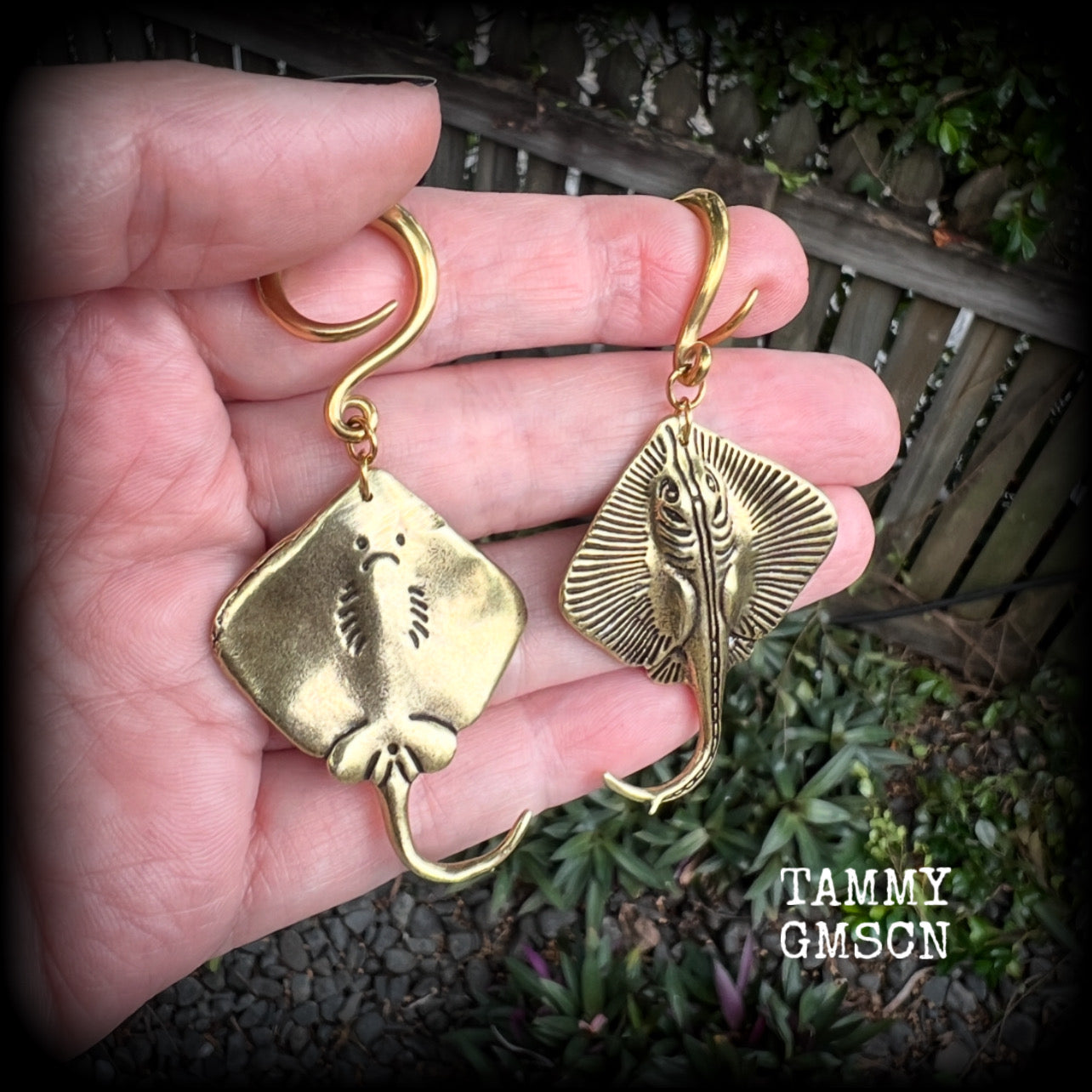 🔥 Symbolically, the stingray embodies calmness under pressure, self-defense, and navigating life's challenges with strength and balance.  

These awesome ear hangers feature a pair of brass sting rays, measuring just on 7cms from tip to tip, and weighing approx 17 grams each.

This pair has been made on 6 gauge (4mm) surgical steel full curls, suitable for stretched lobes.
