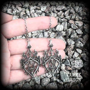 These gorgeous gothic earrings feature a beautiful antique silver ornate gothic cathedral architectural arch, measuring just on 8.5cms from tip to tip, and weighing approx 7 grams each.

 💥This listing includes one pair of surgical steel single flared O-ring earlets