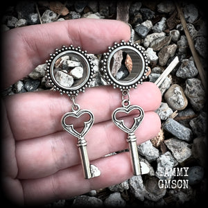 These gothic cathedral inspired tunnel earrings feature gorgeous antique silver keys, weighing approx 9 grams each, and measuring just under 6cms from tip to tip.

This pair have been made on 5/8” gauge (16mm) ornate surgical steel tunnels, suitable for stretched lobes.