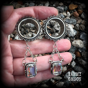 These gorgeous tunnel dangles feature beautiful dangly topaz gemstones set in antique silver, weighing approx 12 grams each and measuring just on 7cms from tip to tip.

This pair has been made with 3/4” gauge (19mm) surgical steel ornate tunnels-for stretched lobes.


