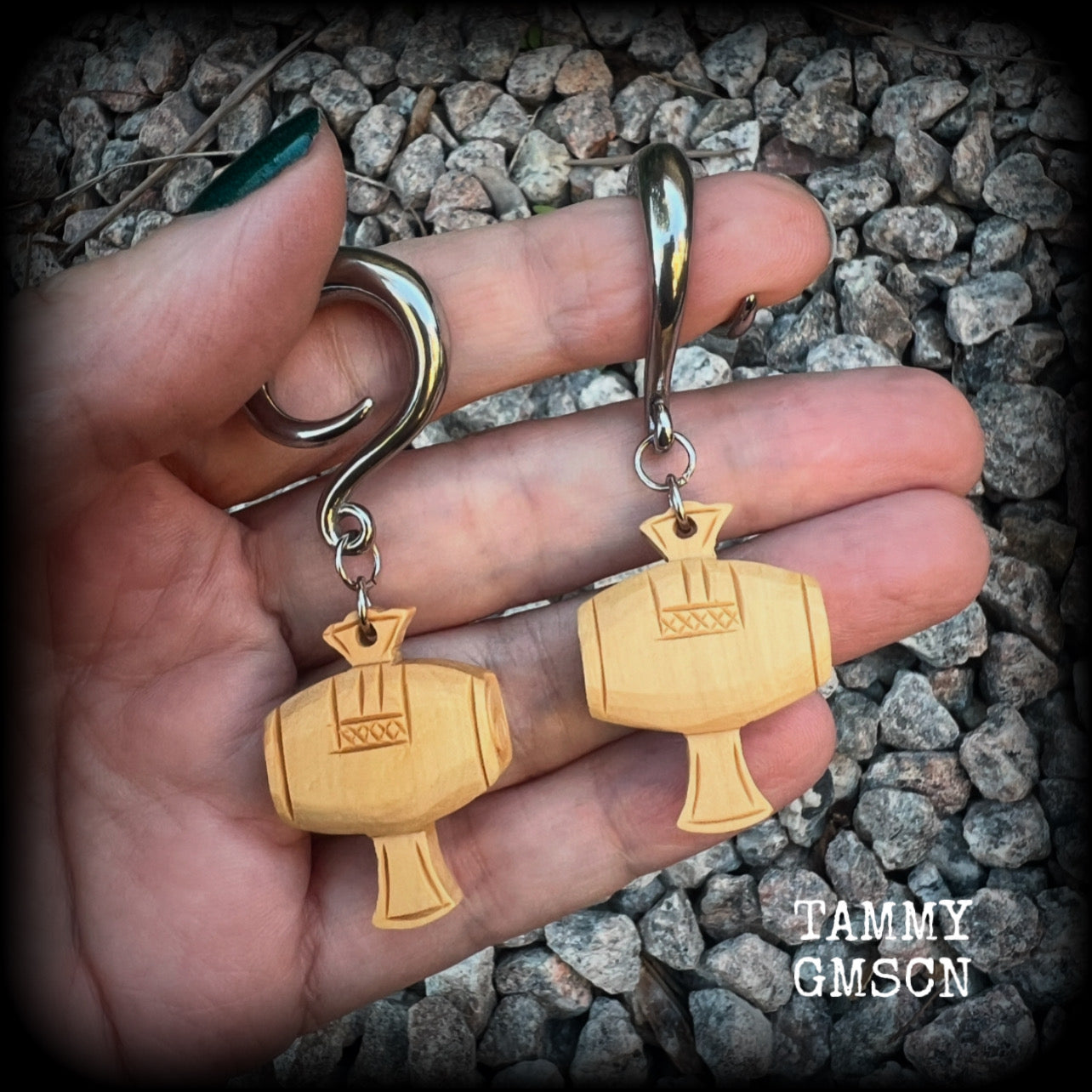 🔥 The lucky mallet is part of Japanese folklore. Uchide no kozuchi is a legendary Japanese "magic hammer" which can "tap out" anything wished for. This treasure is also known as "magic wishing mallet", "lucky hammer", and "the mallet of fortune" 🔥

These earrings feature a hand carved peach wood lucky mallet, measuring just on 6.5 cms from tip to tip and weighing approx 10 grams each.

This pair have been made with 2 gauge (6mm) surgical steel full curl hooks, to be worn in stretched lobes.