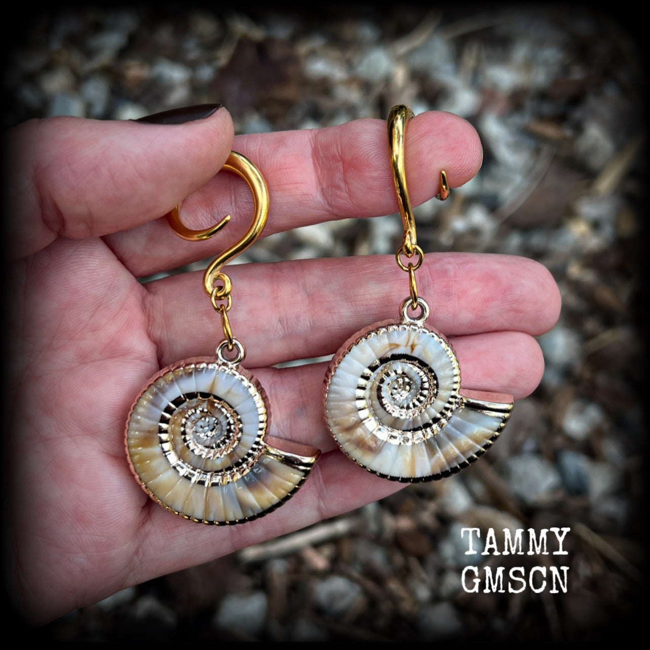 These gauged earrings feature gorgeous acrylic nautilus sea shells, super lightweight- weighing 9 grams each, and nice and dangly, measuring just under 7cms from tip to tip.
These beautiful earrings have been made on 6 gauge (4mm) surgical steel full curl hooks, to be worn in stretched lobes.