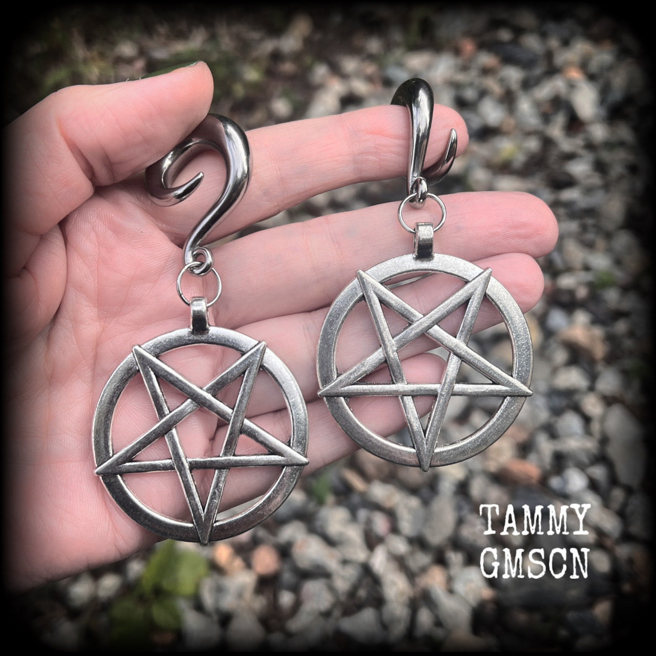 These beautiful big antique silver inverted pentagram gauged earrings measure just on 9cms from tip to tip, and weigh approx 25 grams each.

This pair have been made on 0 gauge (8mm) surgical steel full curl hooks, suitable for stretched lobes.