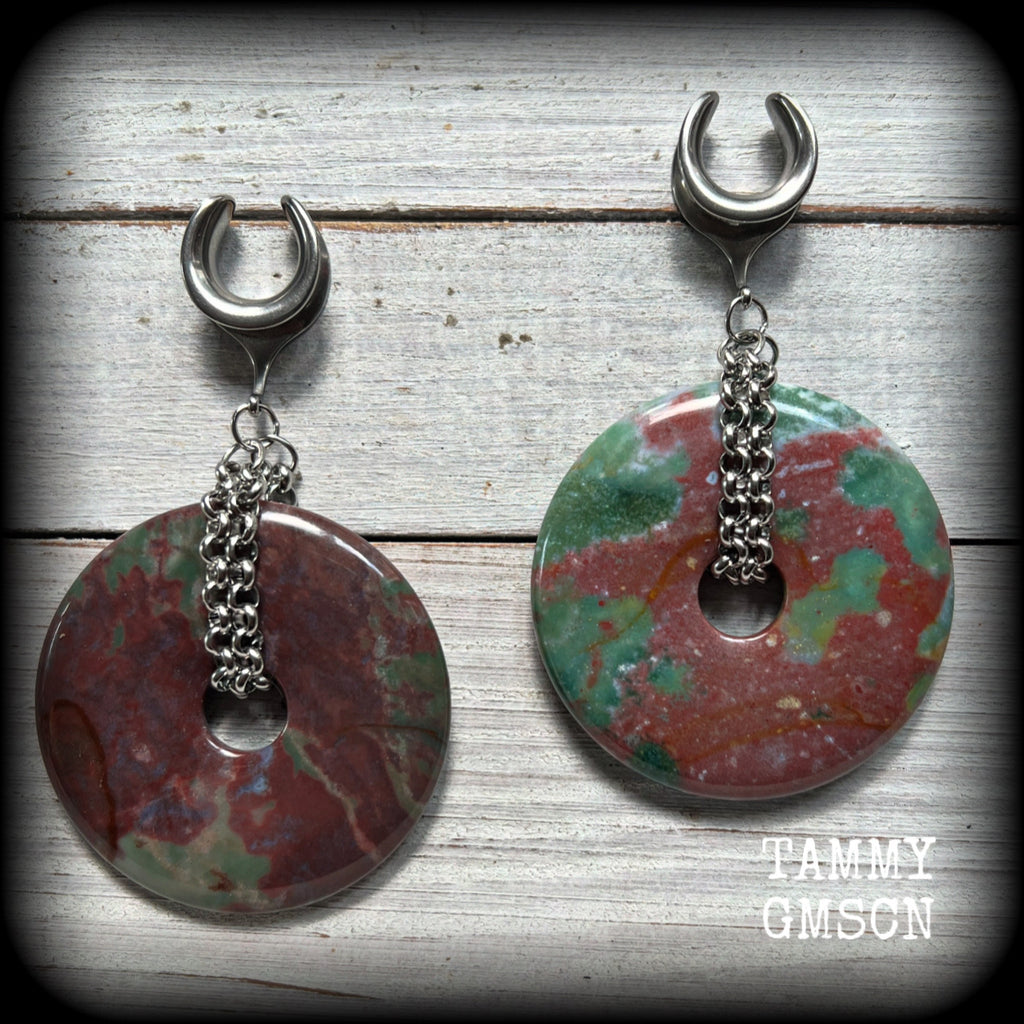 Featuring a pair of unique Indian agate donut stones cradled in stainless steel chain, this pair of gauged earrings weighs approx 30 grams a piece and measure just under 9cms from tip to tip.  These have been made on 9/14" (14mm) gauge surgical steel cradles, to be worn in stretched lobes.