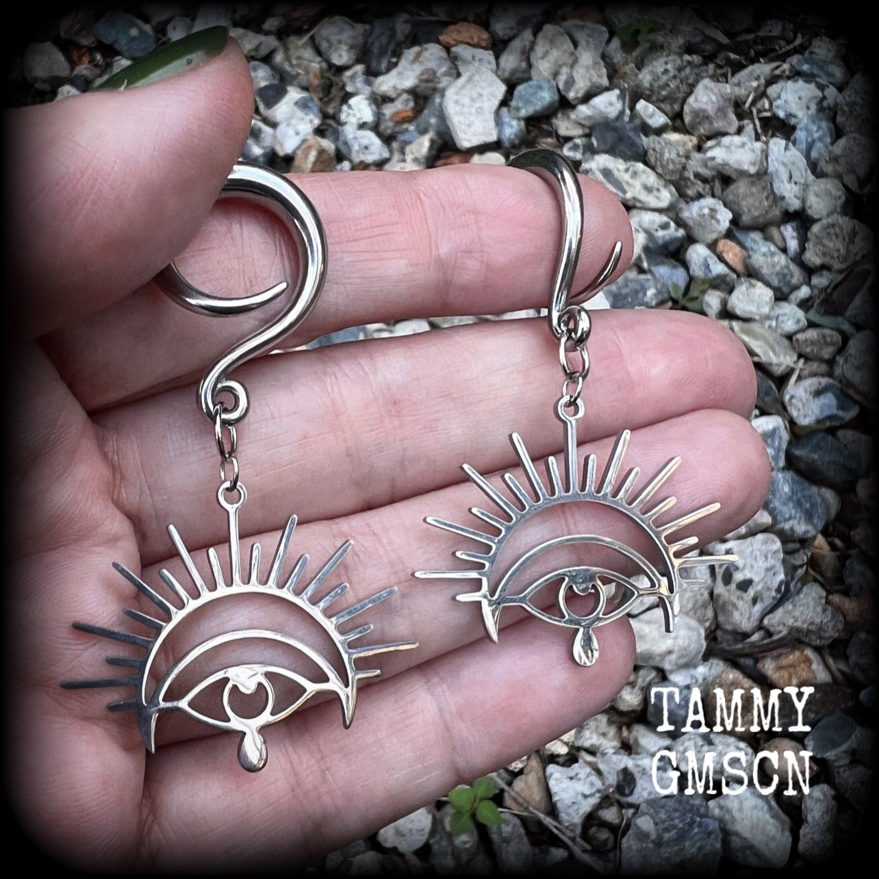 Oculus ear gauges All seeing eye earrings Ear hangers Gauged earrings Oculus ear gauges Evil eye earrings Evil eye jewelry Eye of Providence 6 gauge ear weights Stretched ears Stretched lobes Body jewelry Gauged ears 4mm 6mm 8mm 10mm 12mm 14mm 16mm 19mm 22mm 25mm 28mm