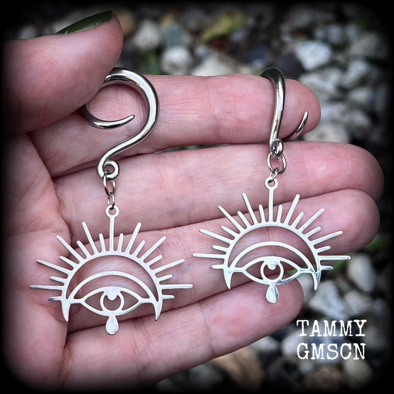 Oculus earrings All seeing eye earrings Ear hangers Gauged earrings Oculus ear gauges Evil eye earrings Evil eye jewelry Eye of Providence 6 gauge ear weights Stretched ears Stretched lobes Body jewelry Gauged ears 4mm 6mm 8mm 10mm 12mm 14mm 16mm 19mm 22mm 25mm 28mm