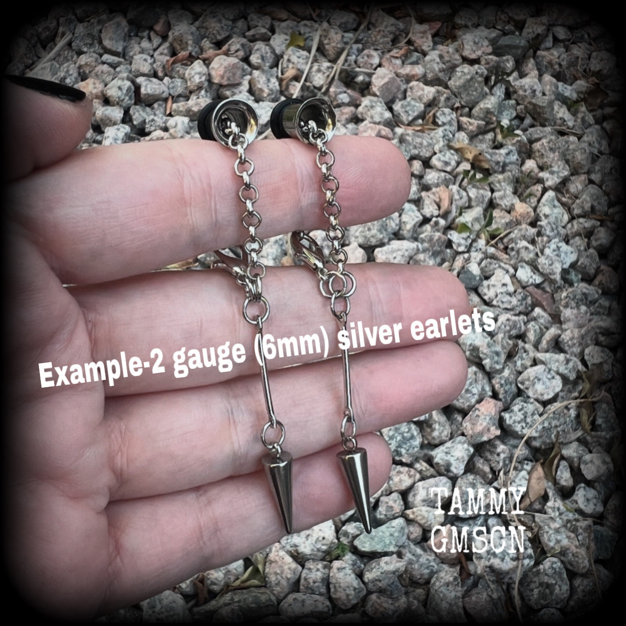 These awesome stainless steel spike tunnel dangles are nice and lightweight and nice and dangly, weighing only 4 grams each, and measuring just under 8cms from tip to tip.

✨ PLEASE NOTE-This particular chain will not fit through tunnels smaller than 4 gauge (5mm), though I have lots of different chains that will. Get in touch and we can pick something just for you ✨

💥This listing includes one pair of surgical steel single flared O-ring earlets. 