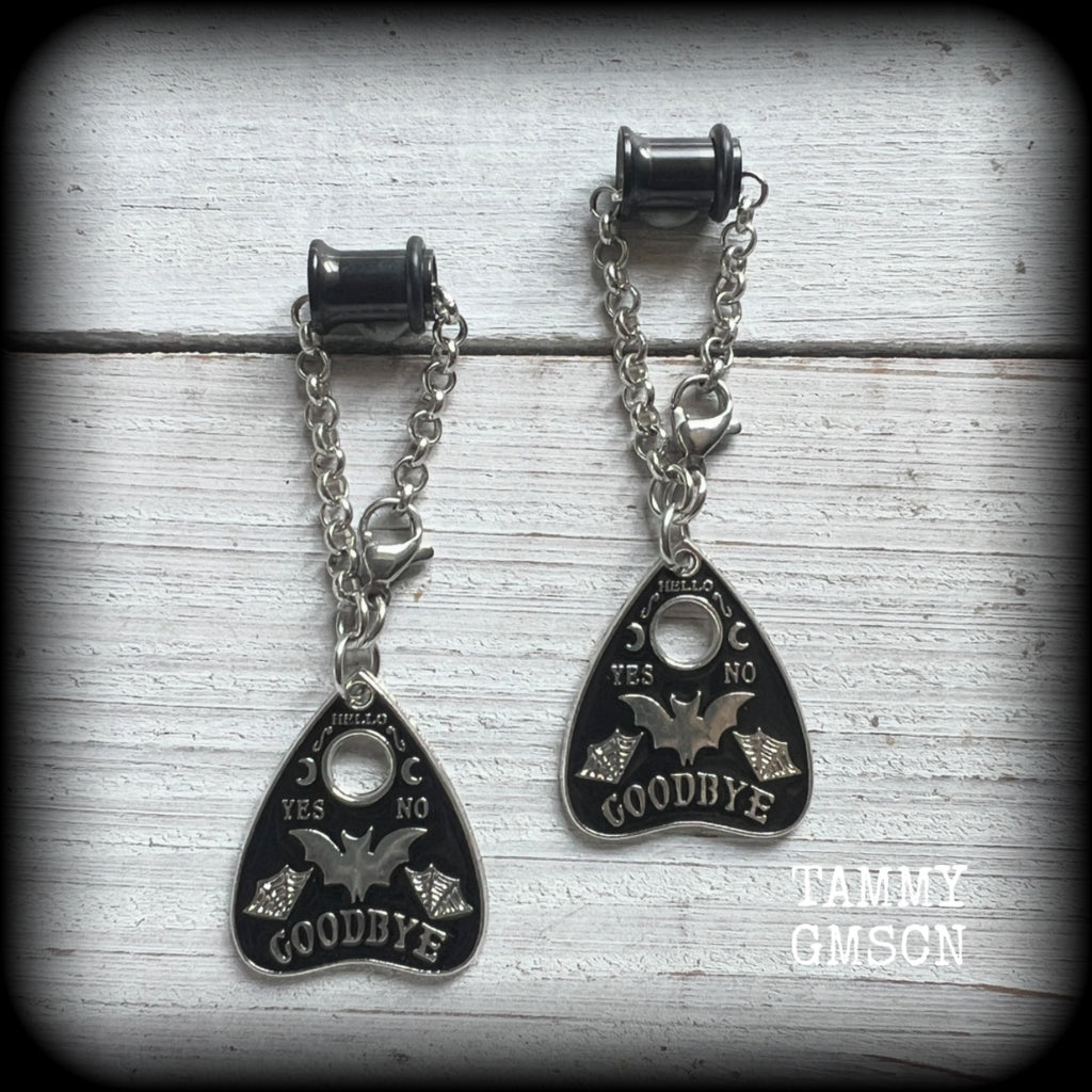 These beautiful antique silver and black enamel tunnel dangles are nice and lightweight and nice and dangly, weighing only 4 grams each, and measuring just over 6cms from tip to tip.  🕷️ PLEASE NOTE-This particular chain will not fit through tunnels smaller than 4 gauge (5mm), though I have lots of different chains that will. Get in touch and we can pick something just for you x  💥This listing includes one pair of surgical steel single flared O-ring earlets.