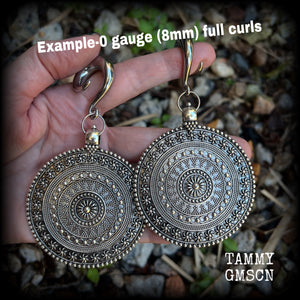 These big beautiful antique silver mandala gauged earrings are gorgeous!! Weighing in at approx 33grams a piece, measuring just on 12cms from tip to tip, this pair of gauged earrings are lovely and dangly but not too heavy.
