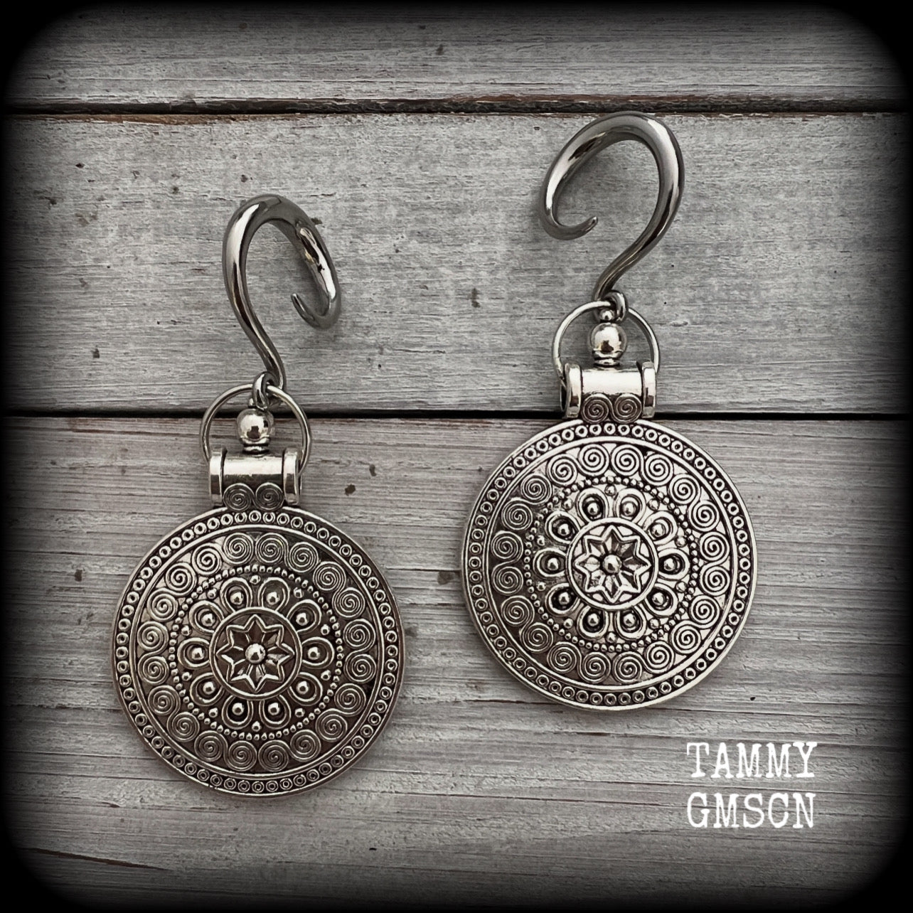 These gorgeous antique silver mandala gauged earrings are nice and light weight, weighing approx 11 grams a piece, measuring approx 7.5cms from tip to tip.

This pair have been made on 6 gauge (4mm) surgical steel full curl hooks, suitable for stretched lobes.
