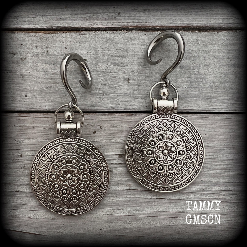 These gorgeous antique silver mandala gauged earrings are nice and light weight, weighing approx 11 grams a piece, measuring approx 7.5cms from tip to tip.

This pair have been made on 6 gauge (4mm) surgical steel full curl hooks, suitable for stretched lobes.