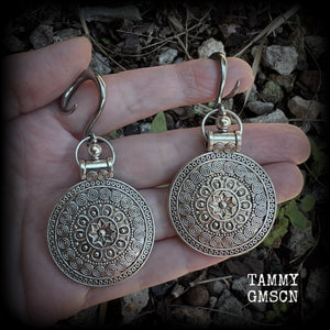 These gorgeous antique silver mandala gauged earrings are nice and light weight, weighing approx 11 grams a piece, measuring approx 7.5cms from tip to tip.

This pair have been made on 6 gauge (4mm) surgical steel full curl hooks, suitable for stretched lobes.