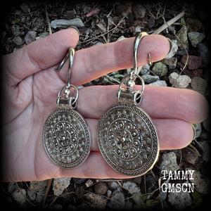 These gorgeous antique silver mandala gauged earrings are nice and light weight, weighing approx 11 grams a piece, measuring approx 7.5cms from tip to tip.

This pair have been made on 6 gauge (4mm) surgical steel full curl hooks, suitable for stretched lobes.