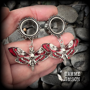 These awesome tunnel earrings feature antique silver and red enamel deathshead moths, are nice and light weight, weighing in at 10 grams each and measure just over 5cms from tip to tip.

This pair have been made with 5/8” gauge (16mm) surgical steel screw fit ornate tunnels.
