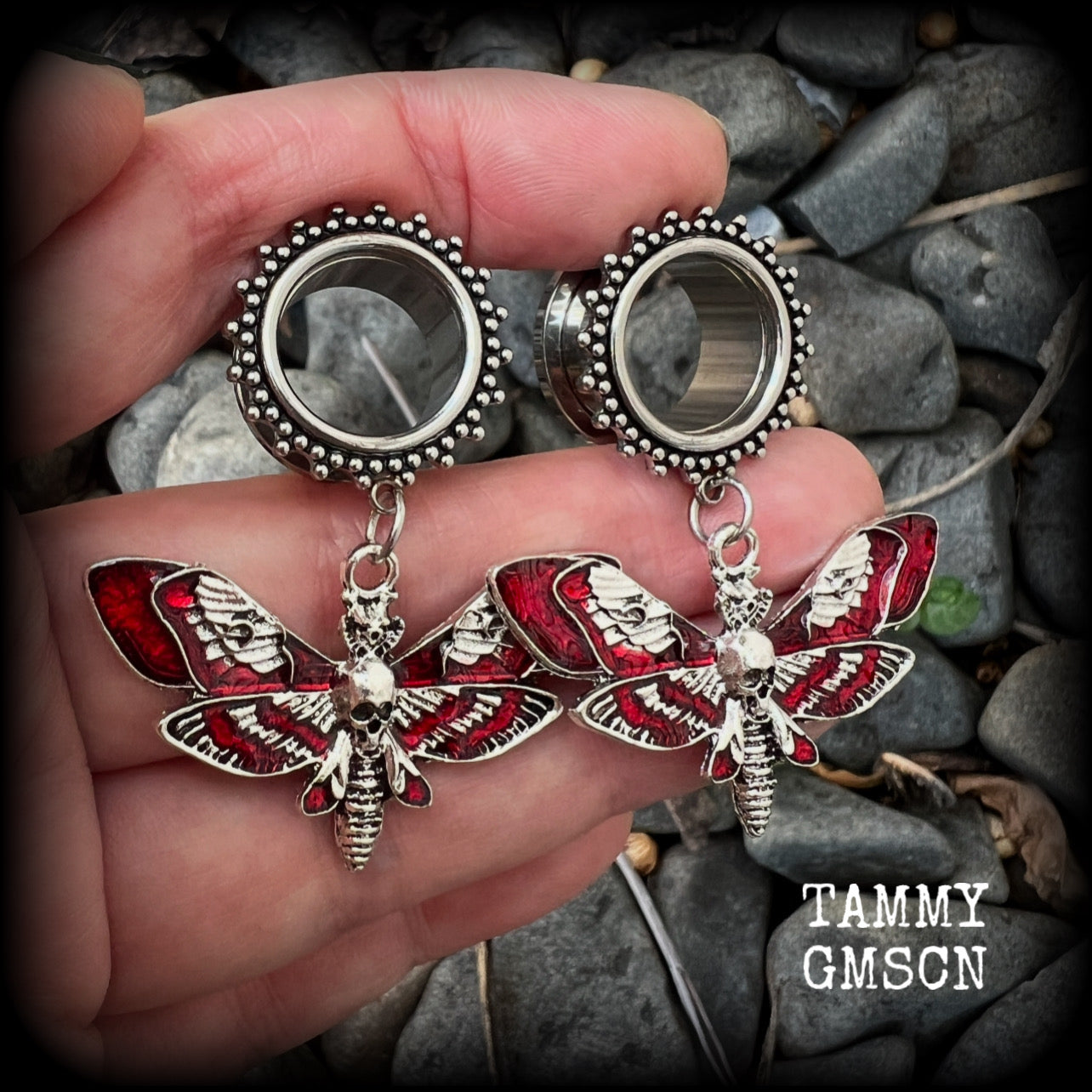 These awesome tunnel earrings feature antique silver and red enamel deathshead moths, are nice and light weight, weighing in at 10 grams each and measure just over 5cms from tip to tip.

This pair have been made with 5/8” gauge (16mm) surgical steel screw fit ornate tunnels.