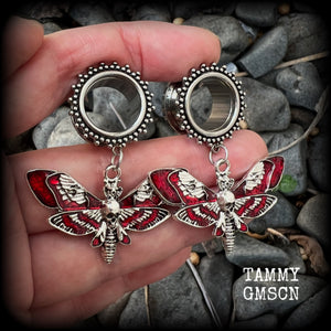 These awesome tunnel earrings feature antique silver and red enamel deathshead moths, are nice and light weight, weighing in at 10 grams each and measure just over 5cms from tip to tip.

This pair have been made with 5/8” gauge (16mm) surgical steel screw fit ornate tunnels.