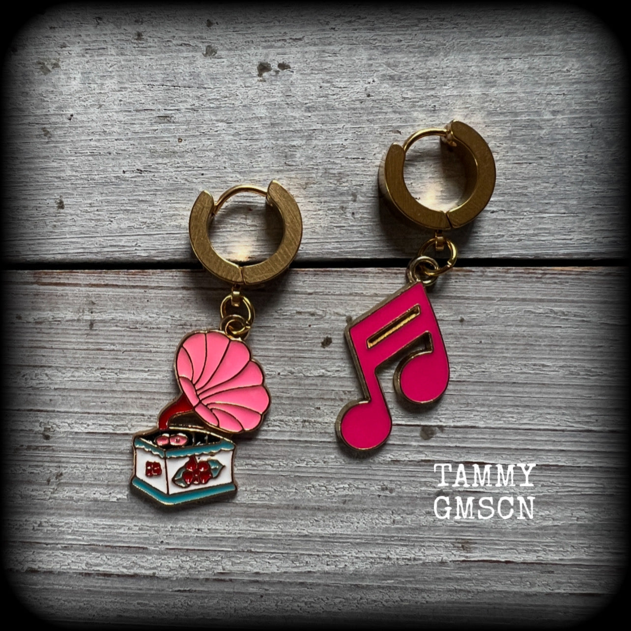 This pair of earrings features cute pink gramophones and music notes, are nice and lightweight weighing only a few grams each and measuring just over 4cms from tip to tip.

This pair has been made on stainless steel gold huggie ear cuffs hooks, suitable for pierced ears.