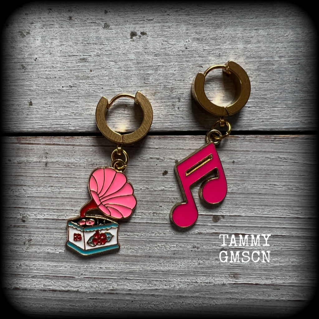 This pair of earrings features cute pink gramophones and music notes, are nice and lightweight weighing only a few grams each and measuring just over 4cms from tip to tip.

This pair has been made on stainless steel gold huggie ear cuffs hooks, suitable for pierced ears.