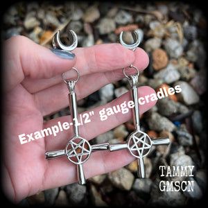 12mm earrings These gorgeous gothic earrings feature antique silver inverted cross and pentagrams, are nice and dangly, measuring just on 9 cms from tip to tip and weigh approx 15 grams each.

This pair have been made on 5/8" gauge (16mm) surgical steel cradles, suitable for stretched lobes.