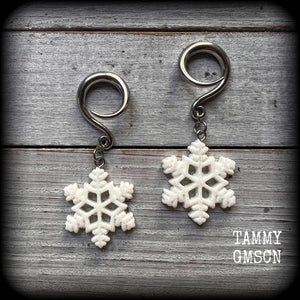 Snowflake tunnels earrings Snowflake tunnel dangles Plugs Ear gauges Stretched ears Gauged ears Christmas tunnels Snowflakes Stretched lobes Body jewelry Ear gauges Winter Solstice Yuletide Bonfire Ritual 6mm 8mm 10mm 14mm 16mm 19mm 22mm 25mm 28mm 30mm 