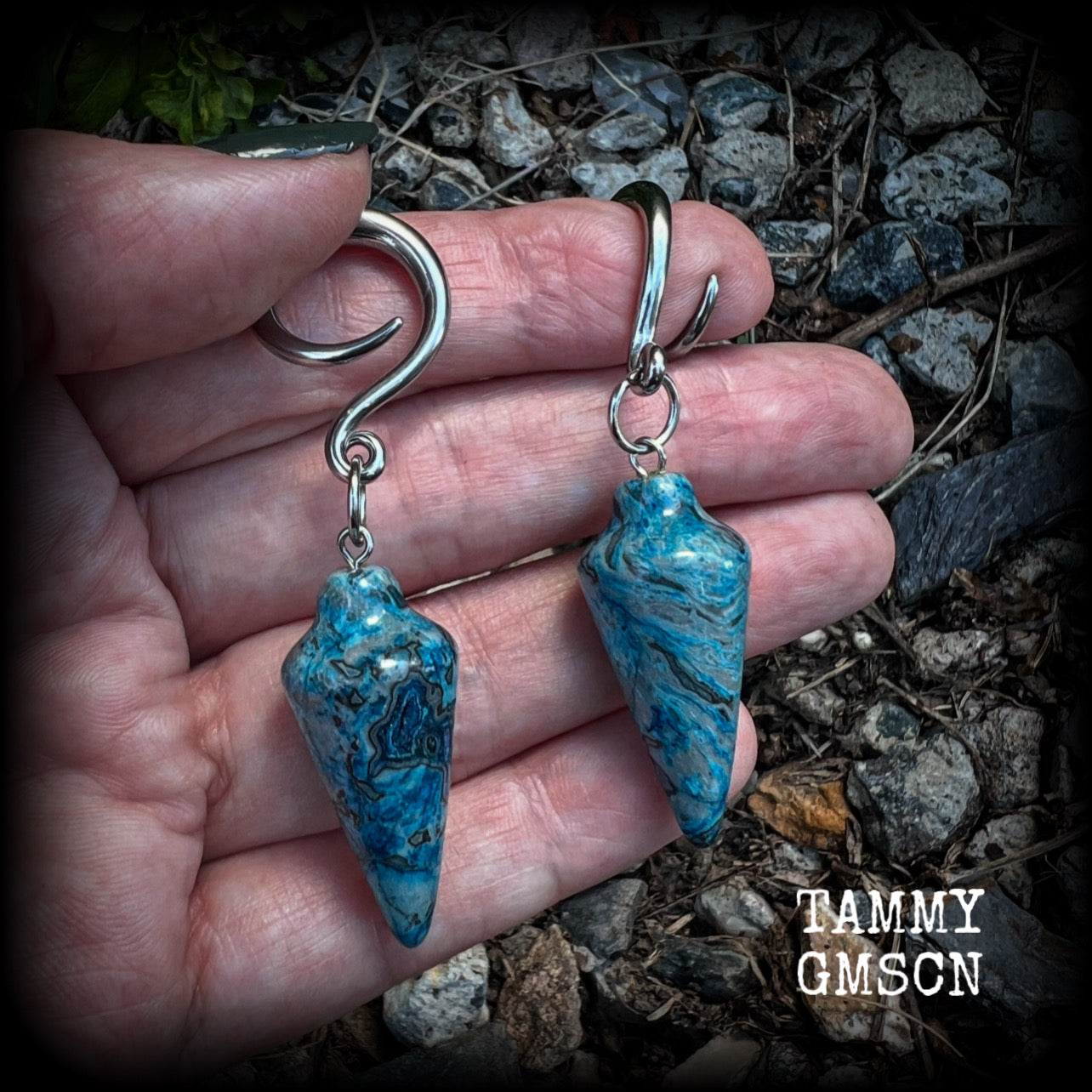 Featuring gorgeous one of a kind blue lace agate pendulums, these earrings weigh in at approx 11 grams a piece, and are nice and dangly at just on 7cms from tip to tip.  This pair has been made on 6 gauge (4mm) surgical steel full curl hooks, to be worn in stretched lobes.
