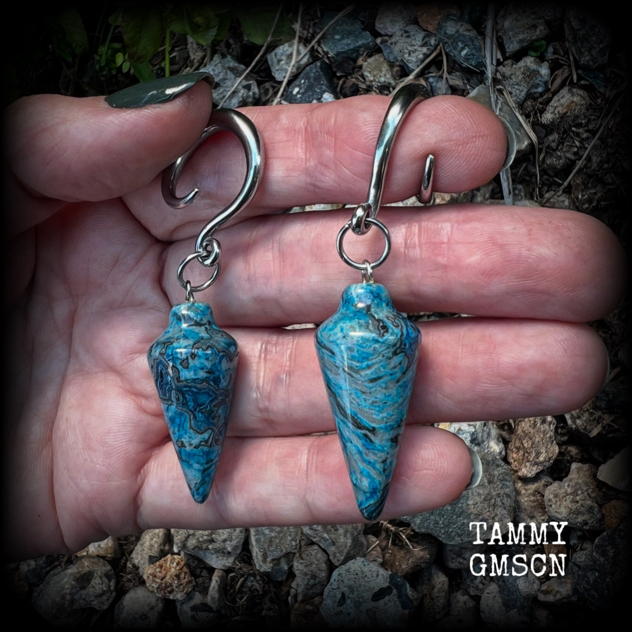 Featuring gorgeous one of a kind blue lace agate pendulums, these earrings weigh in at approx 11 grams a piece, and are nice and dangly at just on 7cms from tip to tip.  This pair has been made on 6 gauge (4mm) surgical steel full curl hooks, to be worn in stretched lobes.