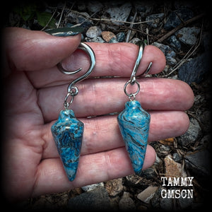 Featuring gorgeous one of a kind blue lace agate pendulums, these earrings weigh in at approx 11 grams a piece, and are nice and dangly at just on 7cms from tip to tip.  This pair has been made on 6 gauge (4mm) surgical steel full curl hooks, to be worn in stretched lobes.