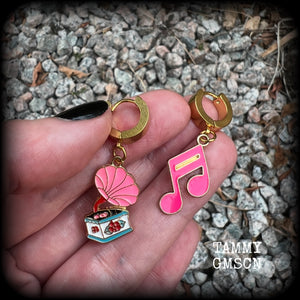 This pair of earrings features cute pink gramophones and music notes, are nice and lightweight weighing only a few grams each and measuring just over 4cms from tip to tip.  This pair has been made on gold huggie ear cuffs hooks, suitable for pierced ears.