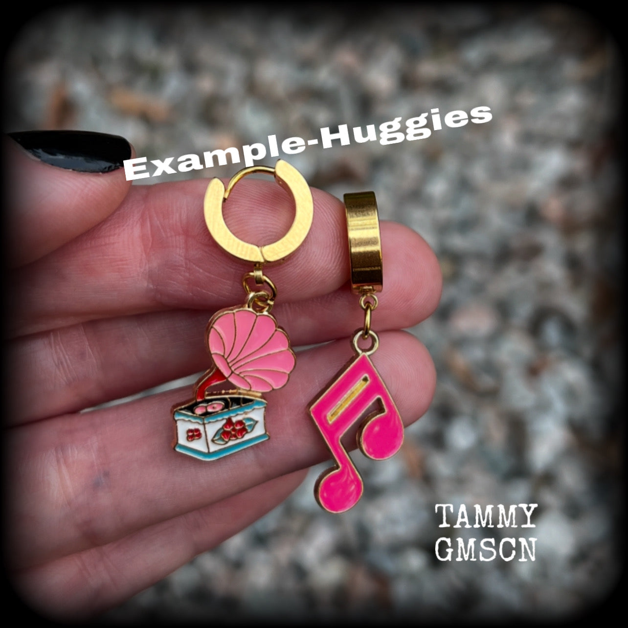 This pair of earrings features cute pink gramophones and music notes, are nice and lightweight weighing only a few grams each and measuring just over 4cms from tip to tip.  This pair has been made on gold huggie ear cuffs hooks, suitable for pierced ears.
