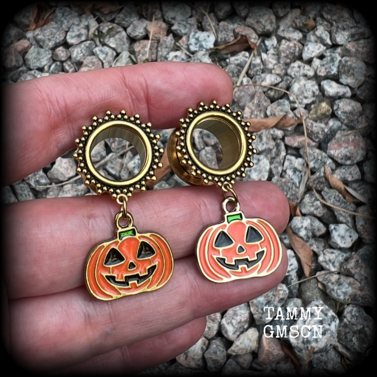 These spooky cute tunnel earrings feature classic orange and black enamel Jack O’lanterns, are nice and lightweight at only 8 grams each and measure 4.5cms from tip to tip.  This pair has been made on 9/16” (14mm) gauge ornate surgical steel screw fit tunnels.