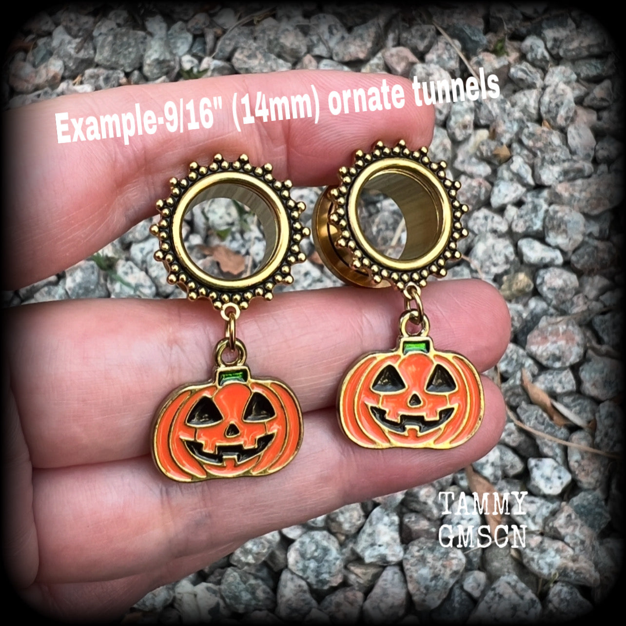 These spooky cute tunnel earrings feature classic orange and black enamel Jack O’lanterns, are nice and lightweight at only 8 grams each and measure 4.5cms from tip to tip.  This pair has been made on 9/16” (14mm) gauge ornate surgical steel screw fit tunnels.
