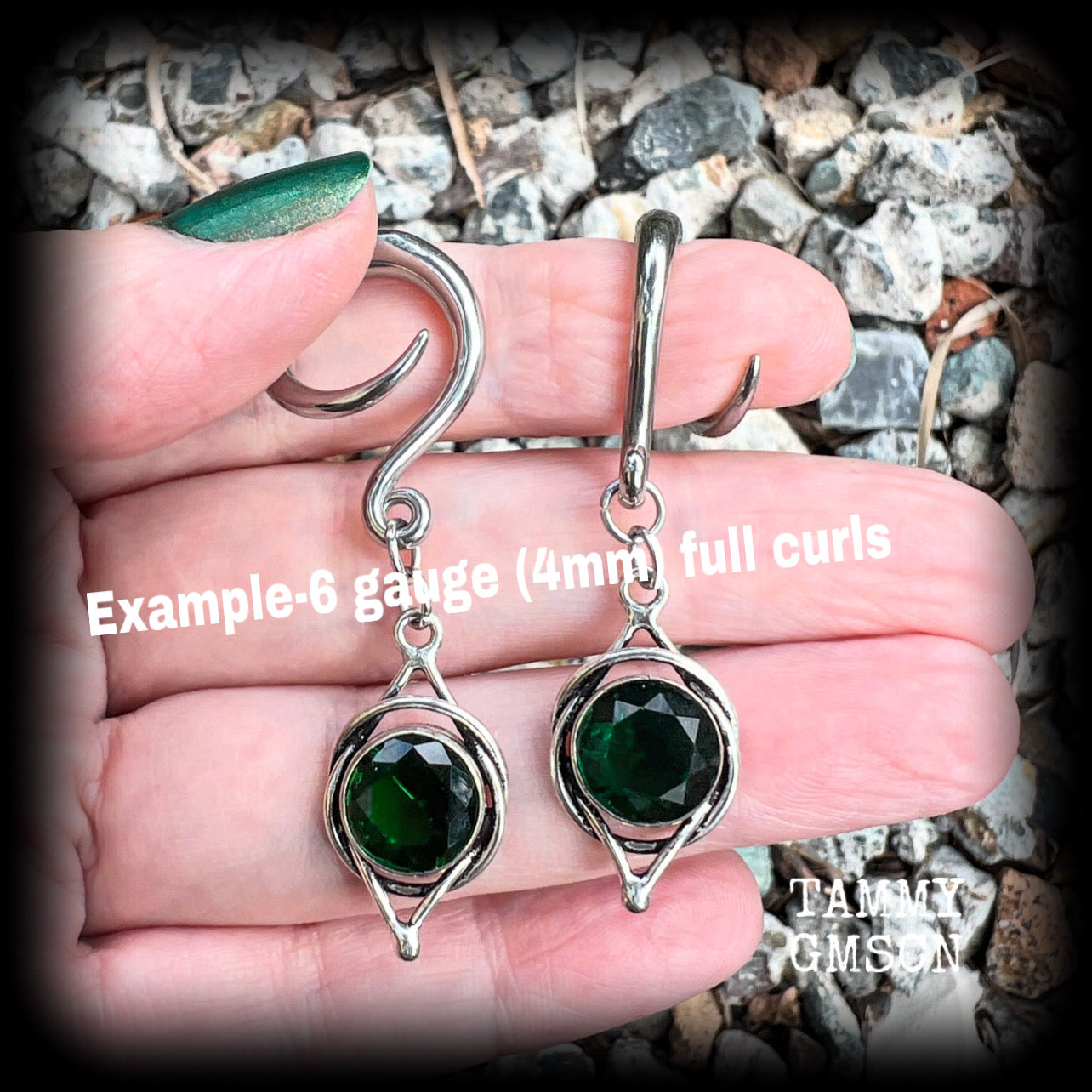 This pair of earrings features gorgeous green quartz gemstones in a beautiful antique silver setting knotwork setting, weighing approx 5 grams a piece and measuring just on 5.5cms from tip to tip.  This pair have been made on 6 gauge (4mm) surgical steel full curl hooks, to be worn in stretched lobes.