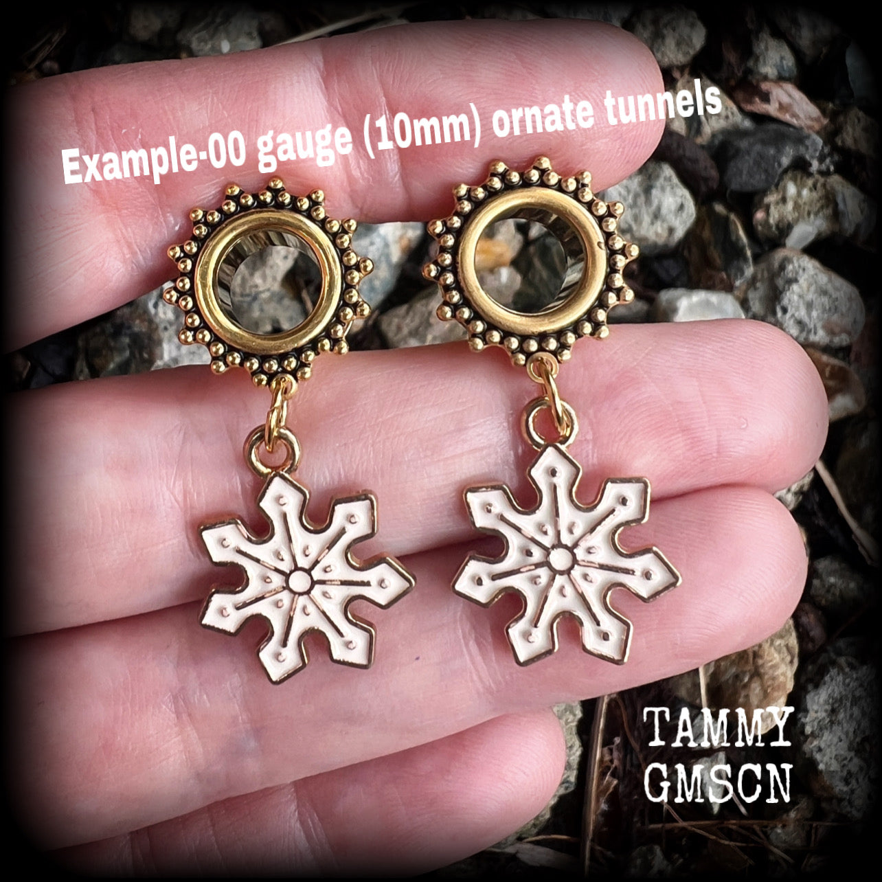 Snowflake tunnels earrings Snowflake tunnel dangles Plugs Ear gauges Stretched ears Gauged ears Christmas tunnels Snowflakes Stretched lobes Body jewelry Gauges 6mm 8mm 10mm 14mm 16mm 19mm 22mm 25mm Stocking stuffers Secret santa 00 gauge tunnels