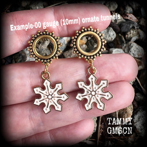Snowflake tunnels earrings Snowflake tunnel dangles Plugs Ear gauges Stretched ears Gauged ears Christmas tunnels Snowflakes Stretched lobes Body jewelry Gauges 6mm 8mm 10mm 14mm 16mm 19mm 22mm 25mm Stocking stuffers Secret santa 00 gauge tunnels