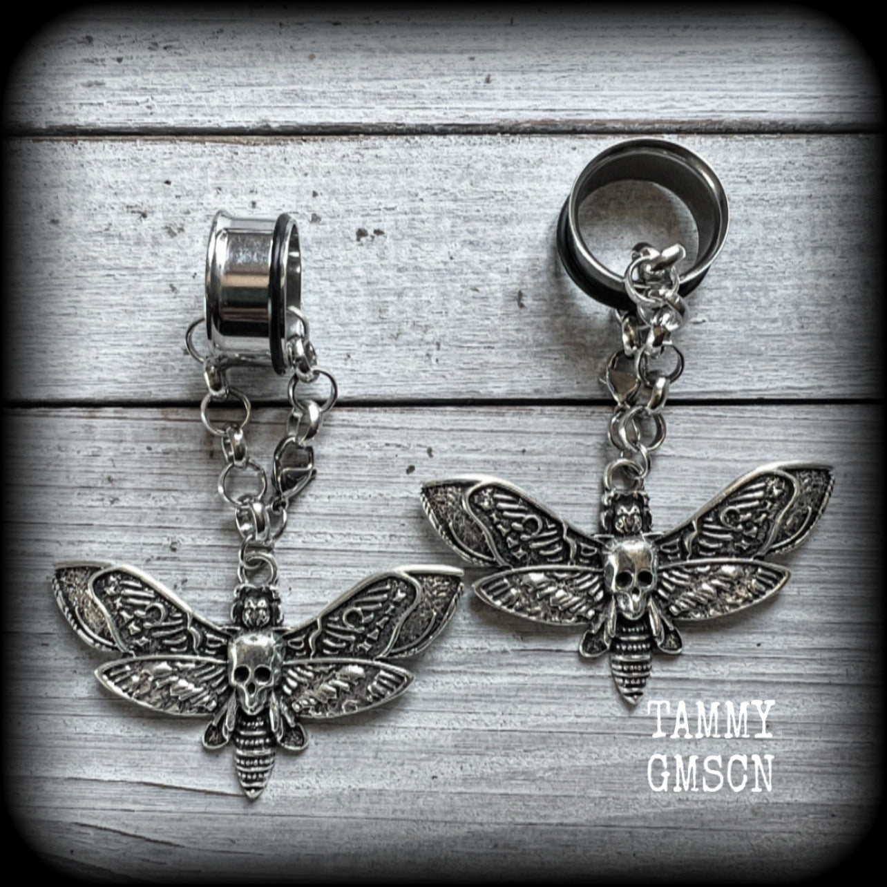 These awesome antique silver deathshead moth tunnel dangles are not too heavy and nice and dangly, weighing approx 15 grams each, and measuring approx 8cms from tip to tip.

🕷️ PLEASE NOTE-This particular chain will not fit through tunnels smaller than 00 gauge (10mm), though I have lots of different chains that will. 
If you chose tunnels smaller than 00 gauge I will be in touch so you can choose a smaller chain.
