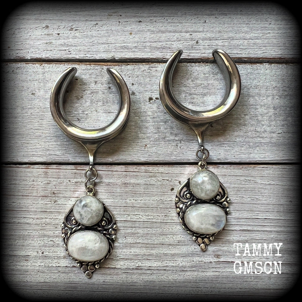 This pair of Rainbow moonstone gauged earrings feature gorgeous polished gemstones in a beautiful boho antique silver setting, lovely and dangly measuring just on 8cms from tip to tip, and weighing approx 14 grams each.

These earrings have been made on 1“ gauge (25mm) surgical steel cradles, to be worn in stretched lobes.