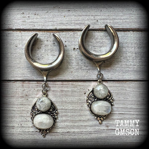 This pair of Rainbow moonstone gauged earrings feature gorgeous polished gemstones in a beautiful boho antique silver setting, lovely and dangly measuring just on 8cms from tip to tip, and weighing approx 14 grams each.

These earrings have been made on 1“ gauge (25mm) surgical steel cradles, to be worn in stretched lobes.