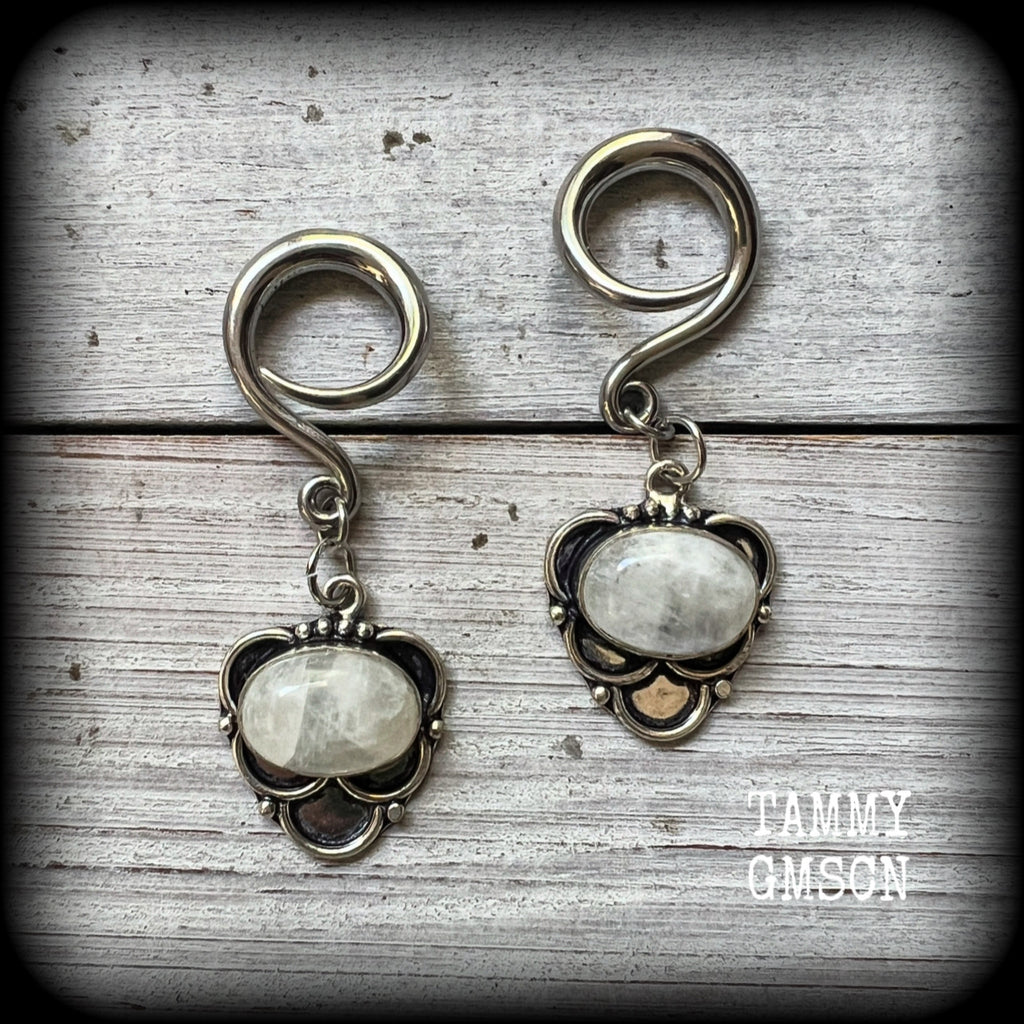 This pair of Rainbow moonstone gauged earrings feature gorgeous polished gemstones in a beautiful boho antique silver setting, lovely and dangly measuring approx 5.5cms from tip to tip, and weighing approx 7 grams each.